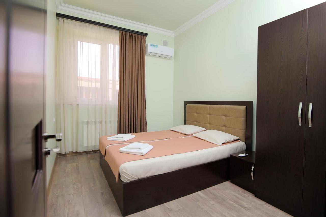 MBM Hotel Jerevan Buitenkant foto